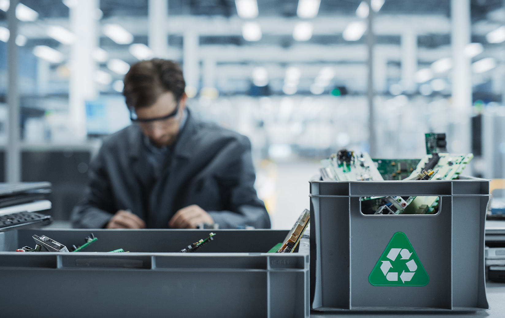 Caucasian,Male,Worker,Disassembling,Old,Laptops,To,Recycle,Electronic,Components